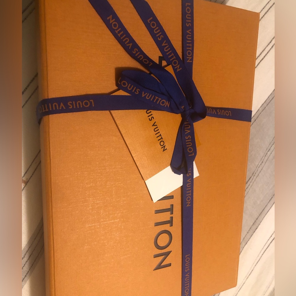 Authentic Brand New Louis Vuitton bandouliére strap in color black